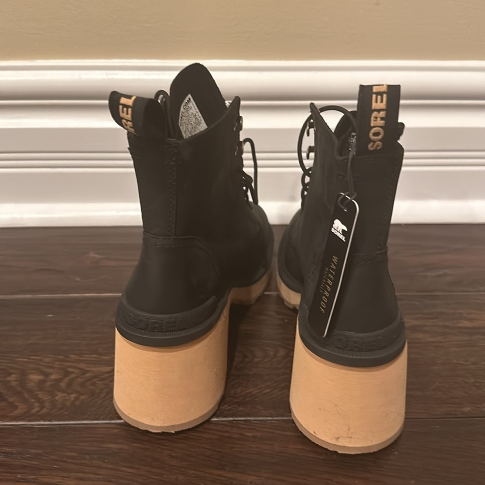 Sorel Black and Tan Ankle Boots - Picture 5 of 9